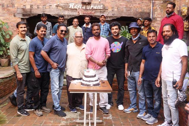 Director Bhaskar Birthday Celebrated On Jack – Konchem Crack Movie Set